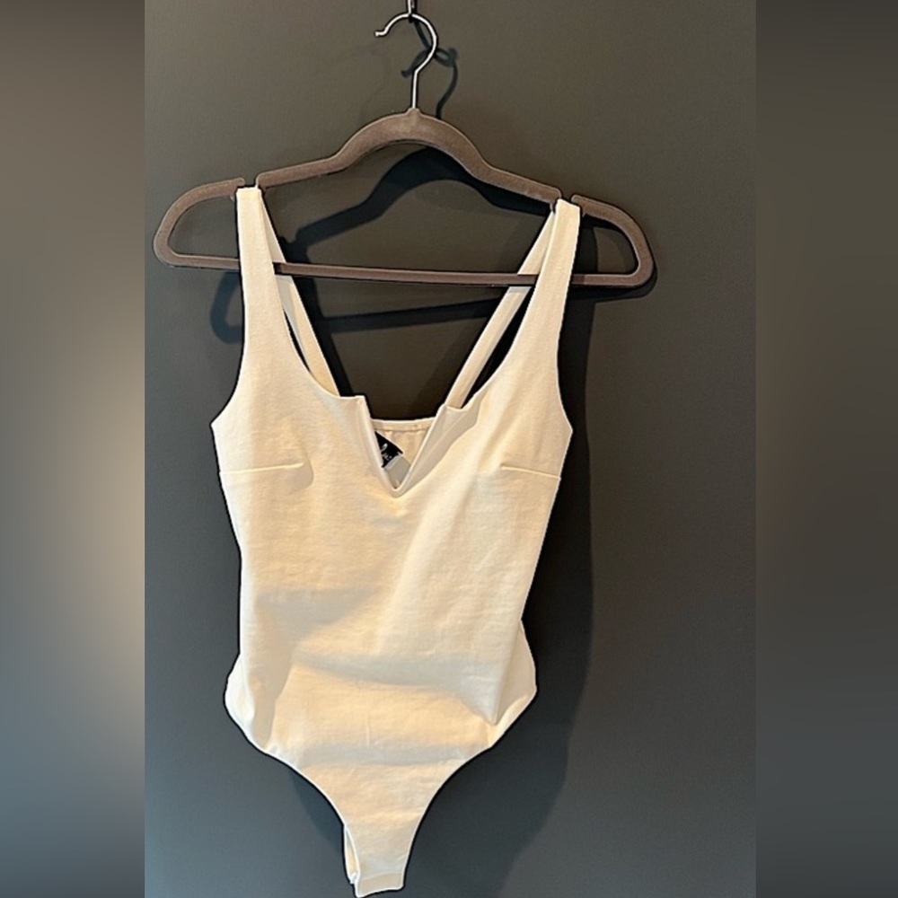 WHITE LULUS BODYSUIT ♥️NWOT